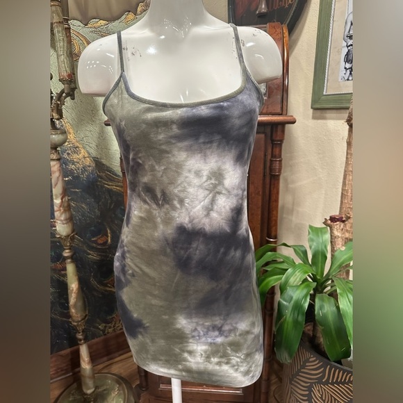 EUC  dark green MINI BODYCON DRESS WITH TIE UP SLEEVES - Picture 1 of 5
